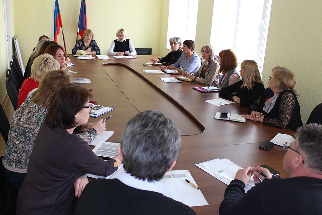 В департаменте социальной защиты населения Кемеровской области состоялось рабочее совещание с тренерами, обученными по системе долговременного ухода (СДУ)