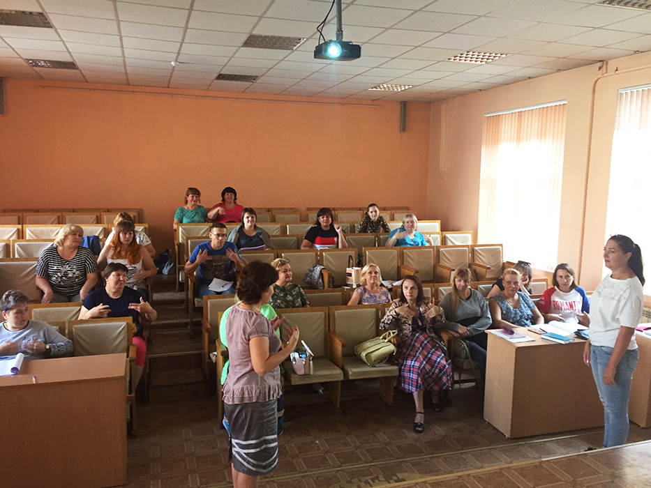 В Кузбассе состоялся выпуск очередной группы переводчиков русского жестового языка